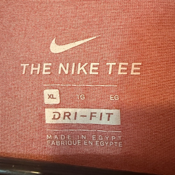 Nike Men's Red Short Sleeve Tee - Picture 4 of 7